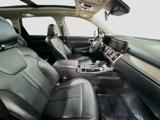 Certified 2022 Kia Sorento EX w/ Panoramic Sunroof Package image 30