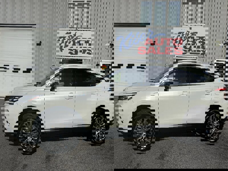 Used 2021 Toyota Venza XLE w/ Softex Package image 12