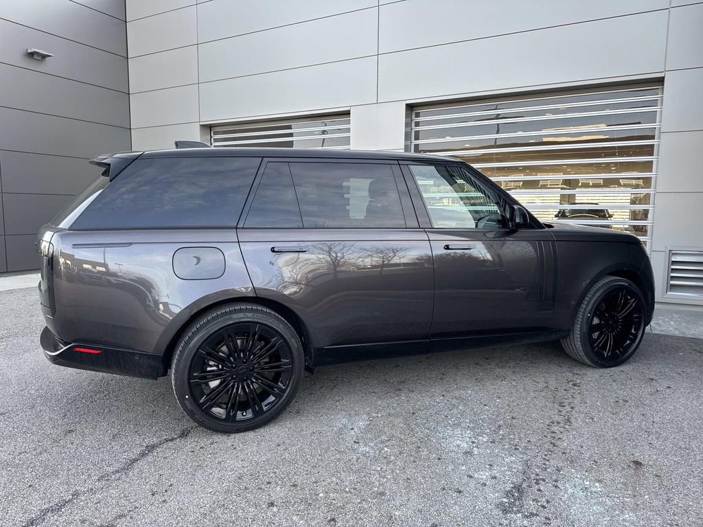 New 2026 Land Rover Range Rover Long Wheelbase SE image 8