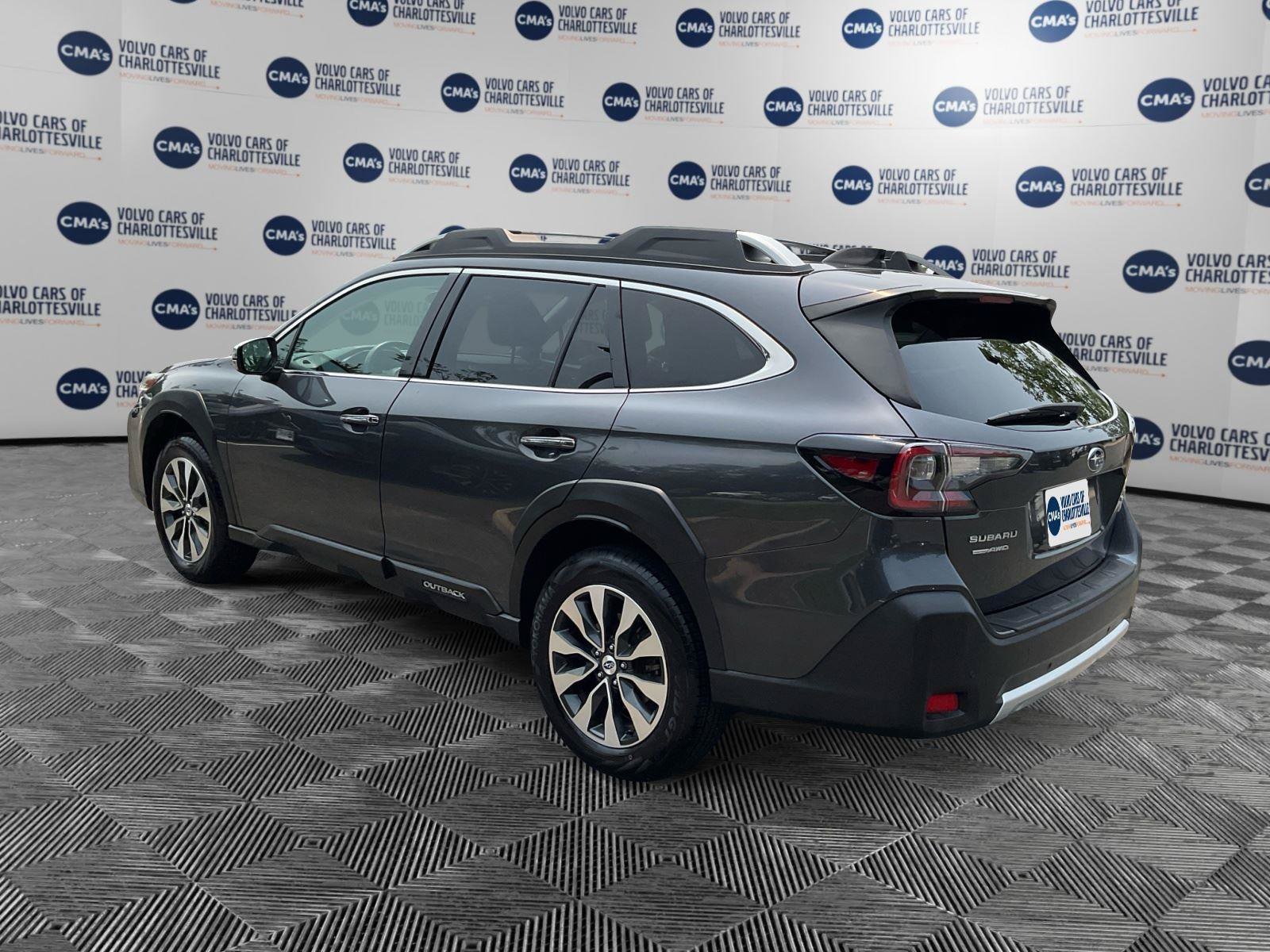Used 2024 Subaru Outback Touring AWD/4WD image 3