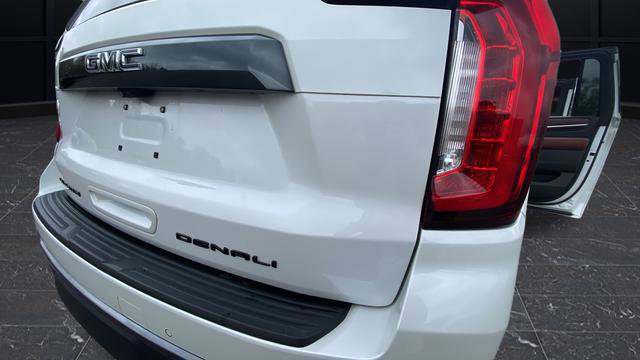Used 2023 GMC Yukon XL Denali Ultimate w/ LPO, Floor Liner Package AWD/4WD image 34