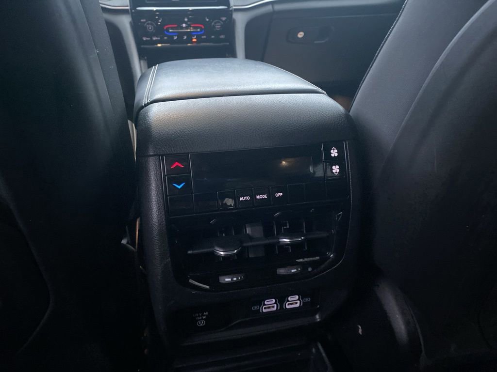 Used 2023 Jeep Grand Cherokee L Laredo image 22