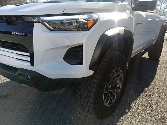 Used 2024 Chevrolet Colorado ZR2 w/ ZR2 Convenience Package III image 9