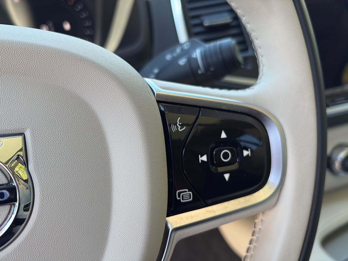 Used 2025 Volvo XC90 B5 Core w/ Climate Package AWD/4WD image 23