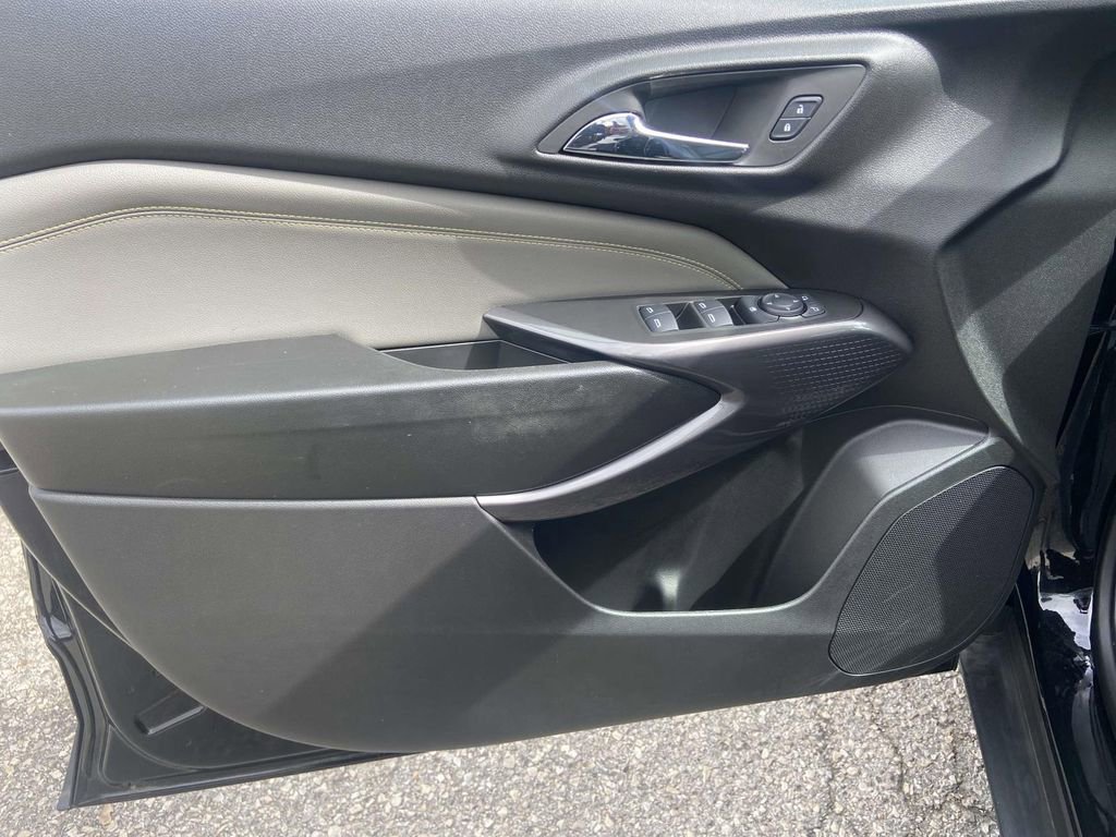 Used 2025 Chevrolet Trax ACTIV w/ Driver Confidence Package image 12