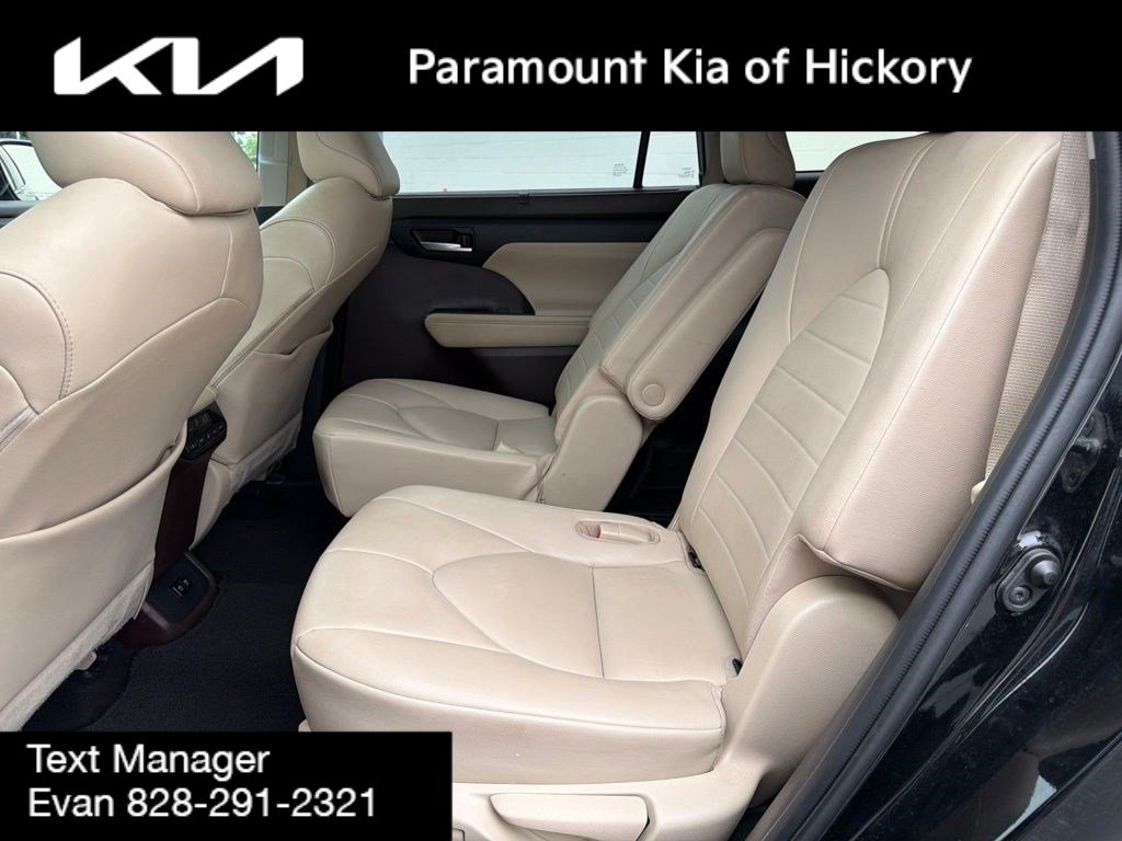 Used 2020 Toyota Highlander XLE FWD image 15