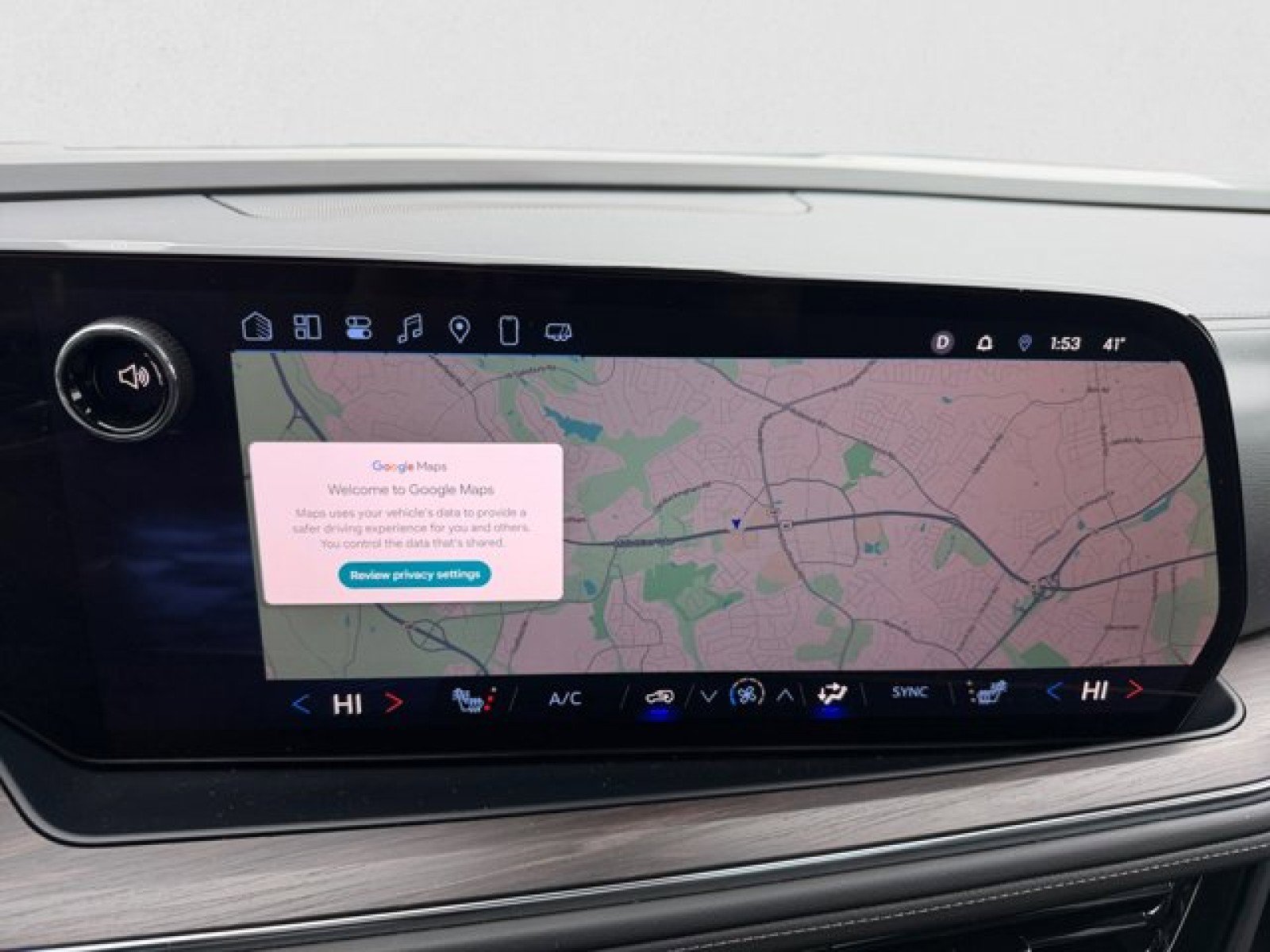 Used 2025 Chevrolet Tahoe Z71 w/ Comfort Package image 16