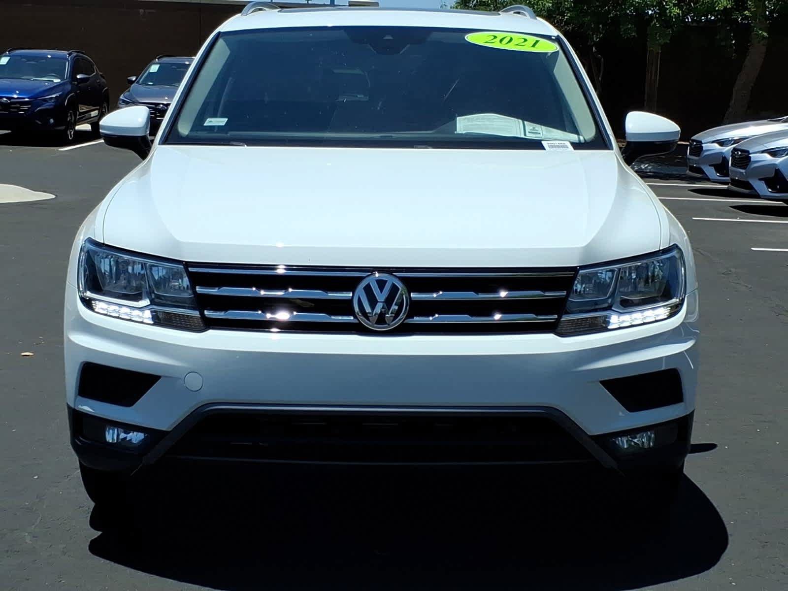 Used 2021 Volkswagen Tiguan SEL FWD image 2