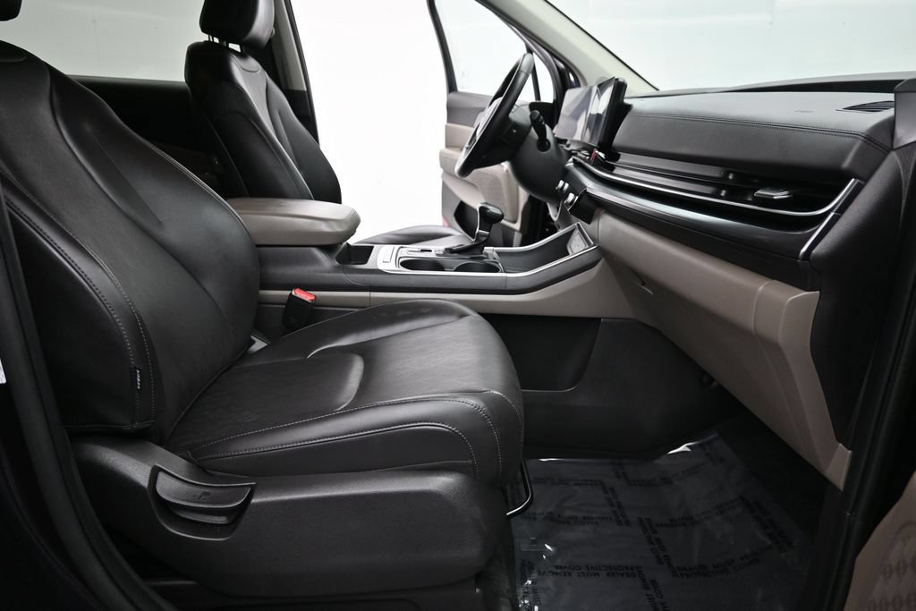 Used 2025 Kia Carnival FWD image 18