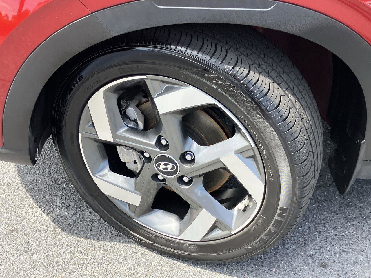 Used 2024 Hyundai Venue SEL FWD image 9