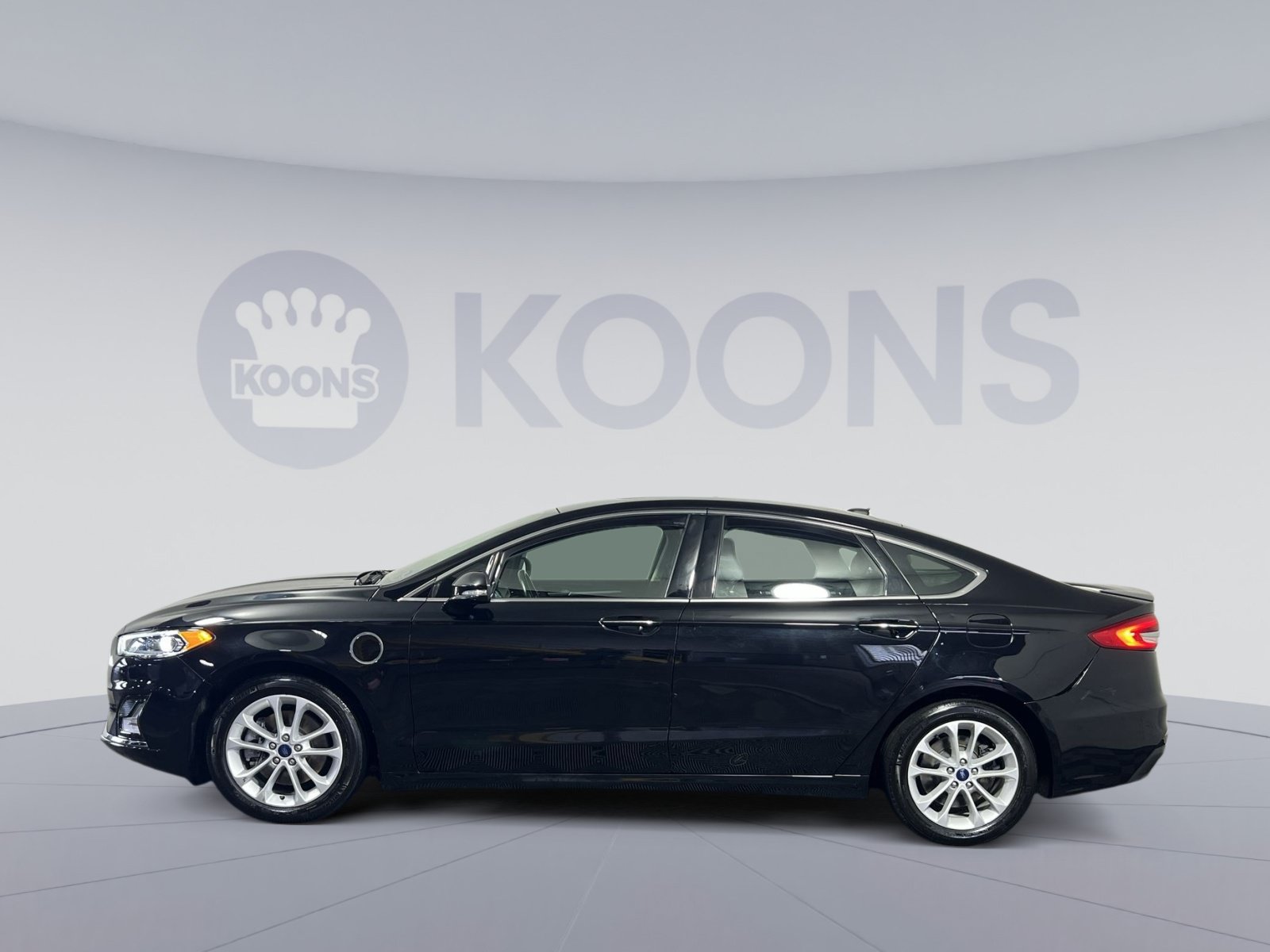 Used 2020 Ford Fusion Energi Titanium FWD image 7