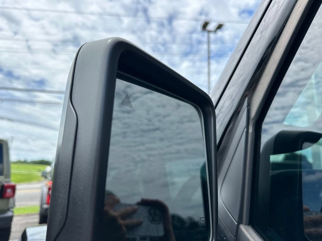 Used 2025 Jeep Gladiator Mojave AWD/4WD image 24