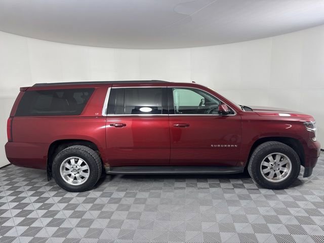 Used 2018 Chevrolet Suburban LT image 2