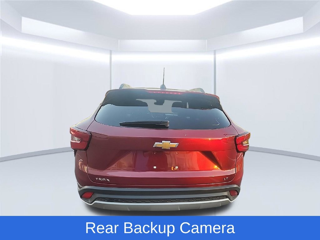 Used 2025 Chevrolet Trax LT w/ LT Convenience Package FWD image 5
