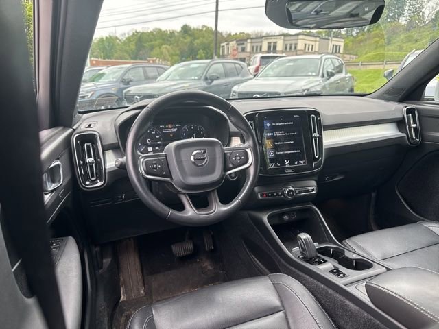 Used 2020 Volvo XC40 T5 Momentum w/ Protection Package AWD/4WD image 14