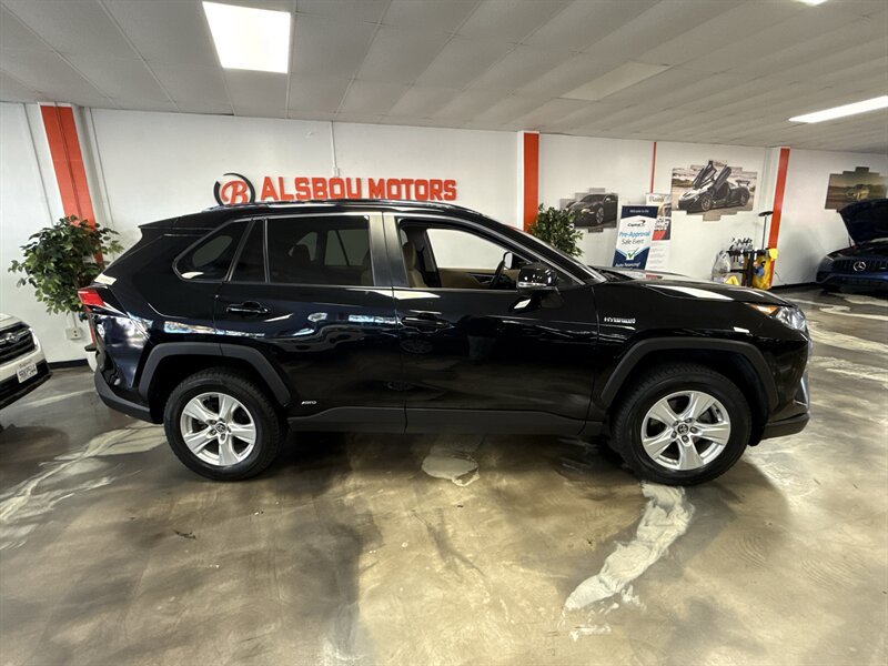Used 2020 Toyota RAV4 XLE AWD/4WD image 8