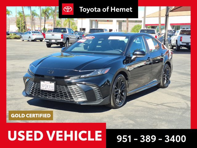 Used 2025 Toyota Camry SE w/ Convenience Package FWD image 1