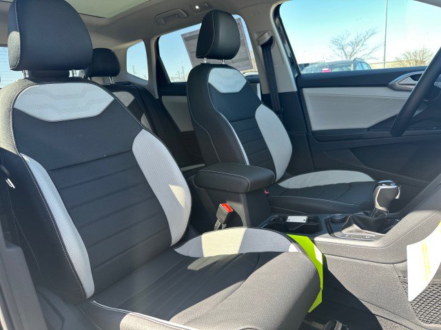 New 2025 Volkswagen Taos SEL image 28