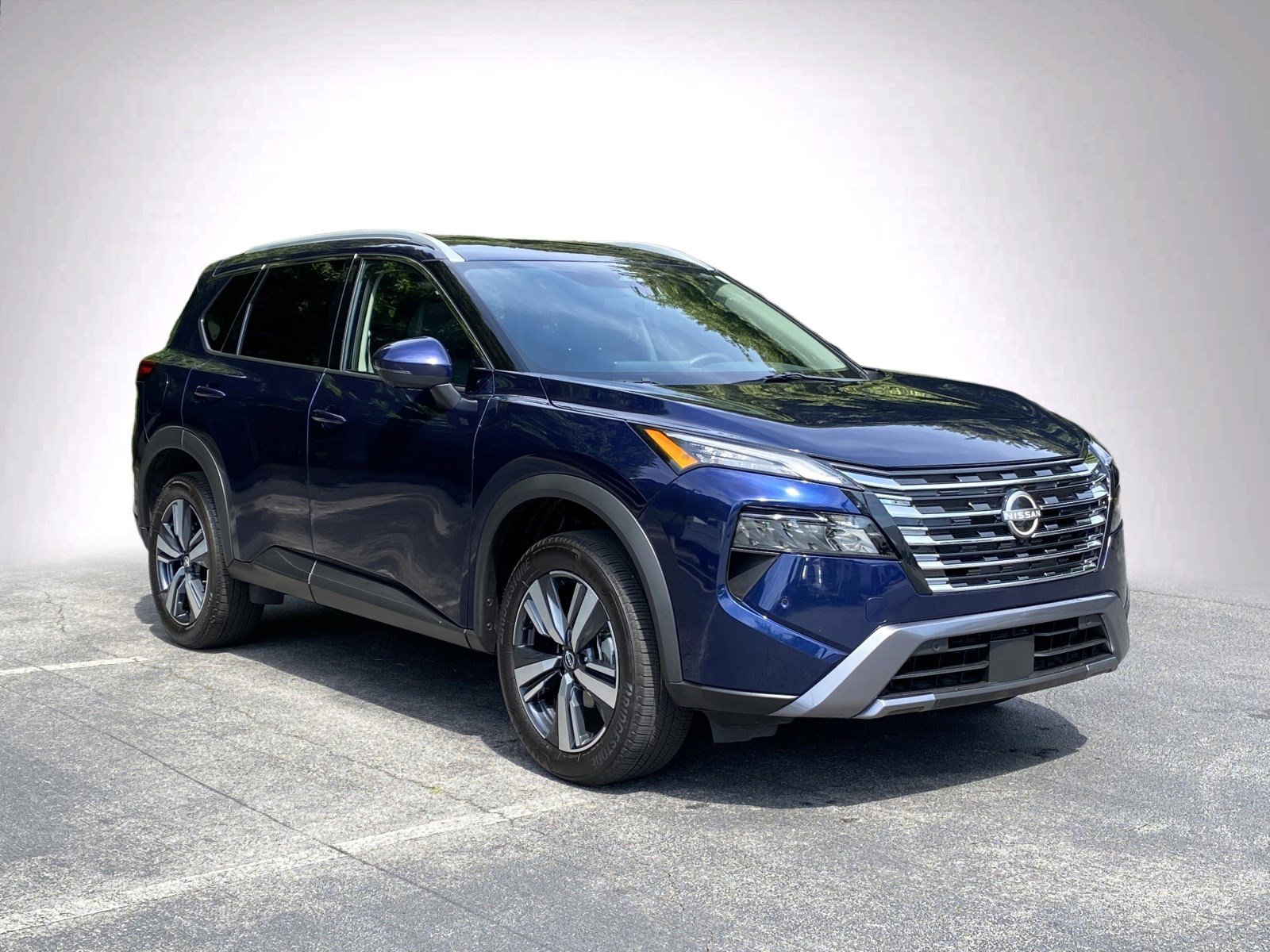 Used 2026 Nissan Rogue SL FWD image 2
