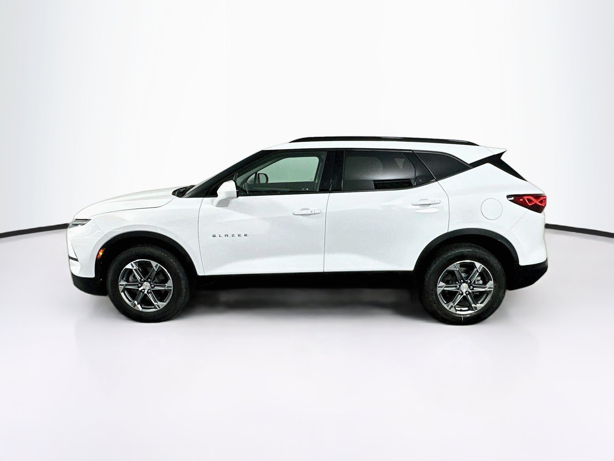 Used 2024 Chevrolet Blazer LT w/ Convenience Package FWD image 4