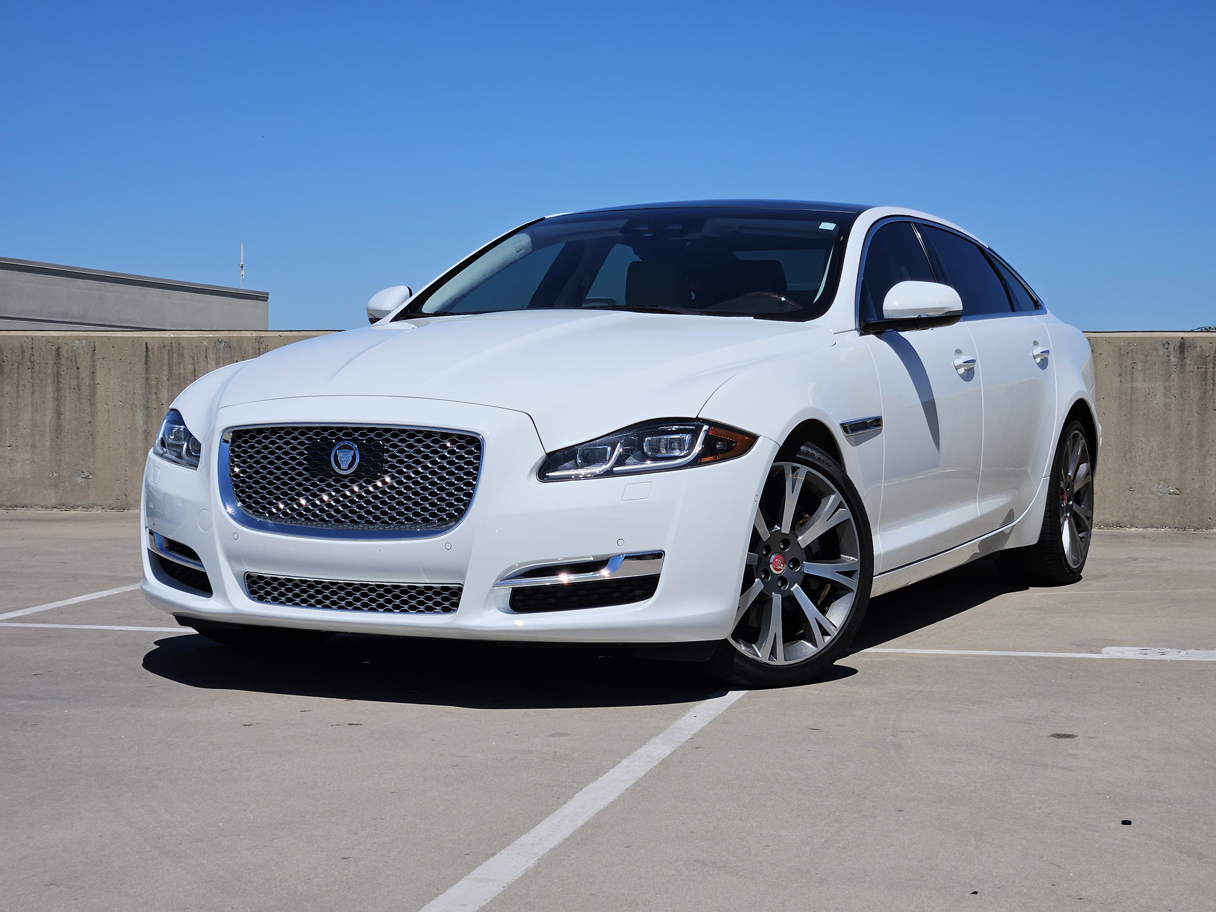 Used 2019 Jaguar XJ L Portfolio AWD/4WD image 1