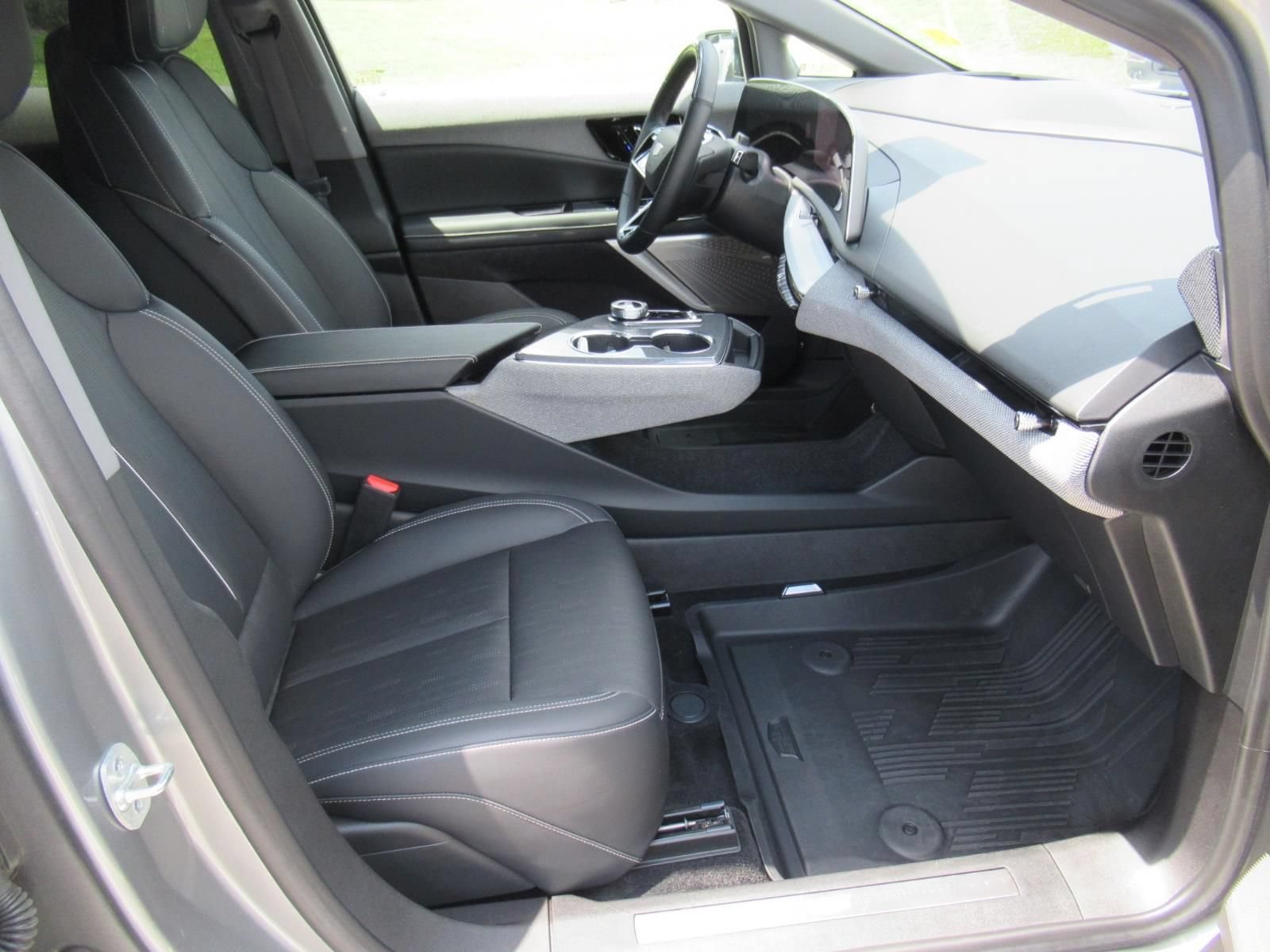 Certified 2025 Cadillac Optiq Sport 2 w/ LPO, Floor Liner Package AWD/4WD image 12