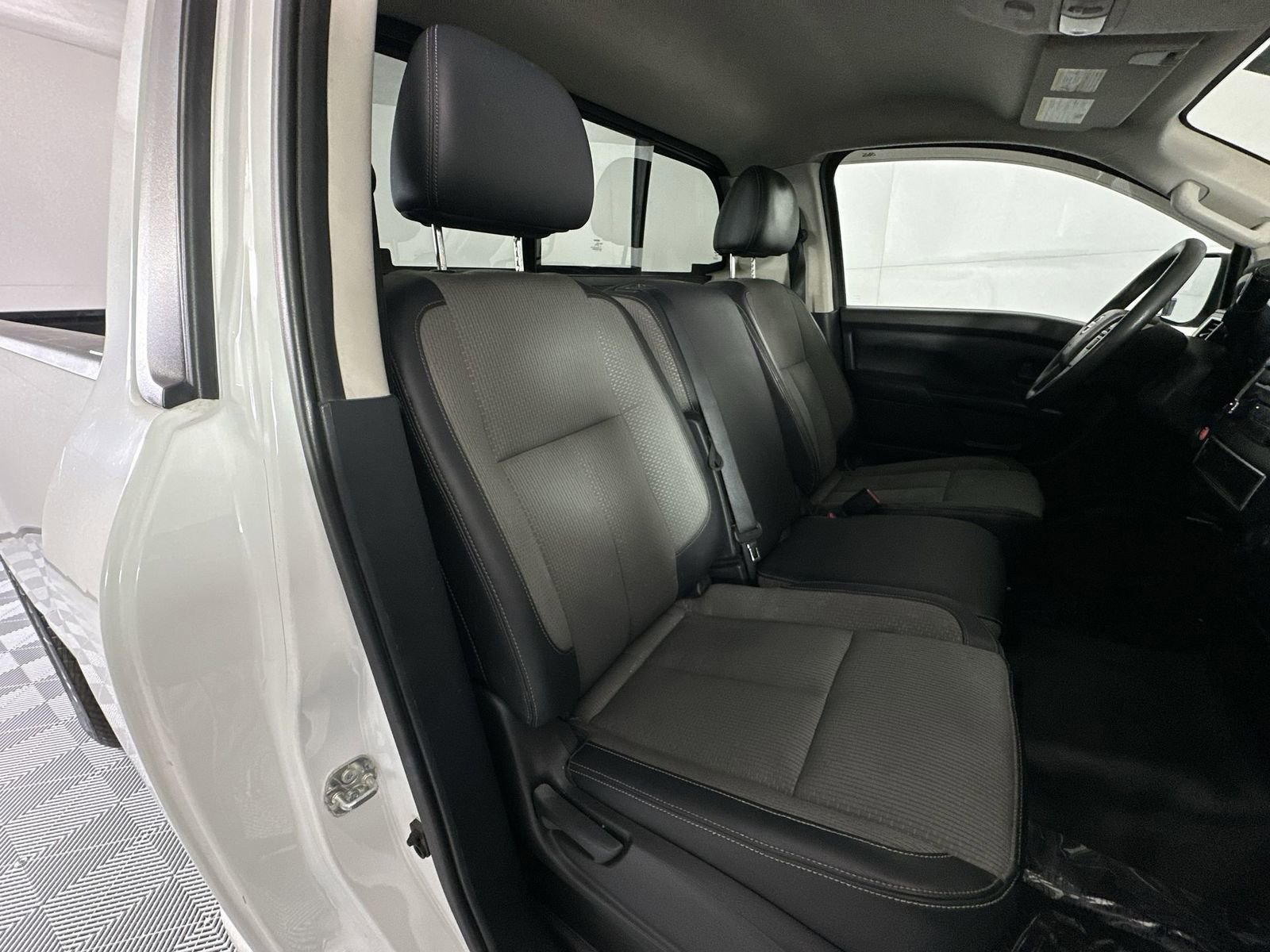 Used 2017 Nissan Titan S image 23