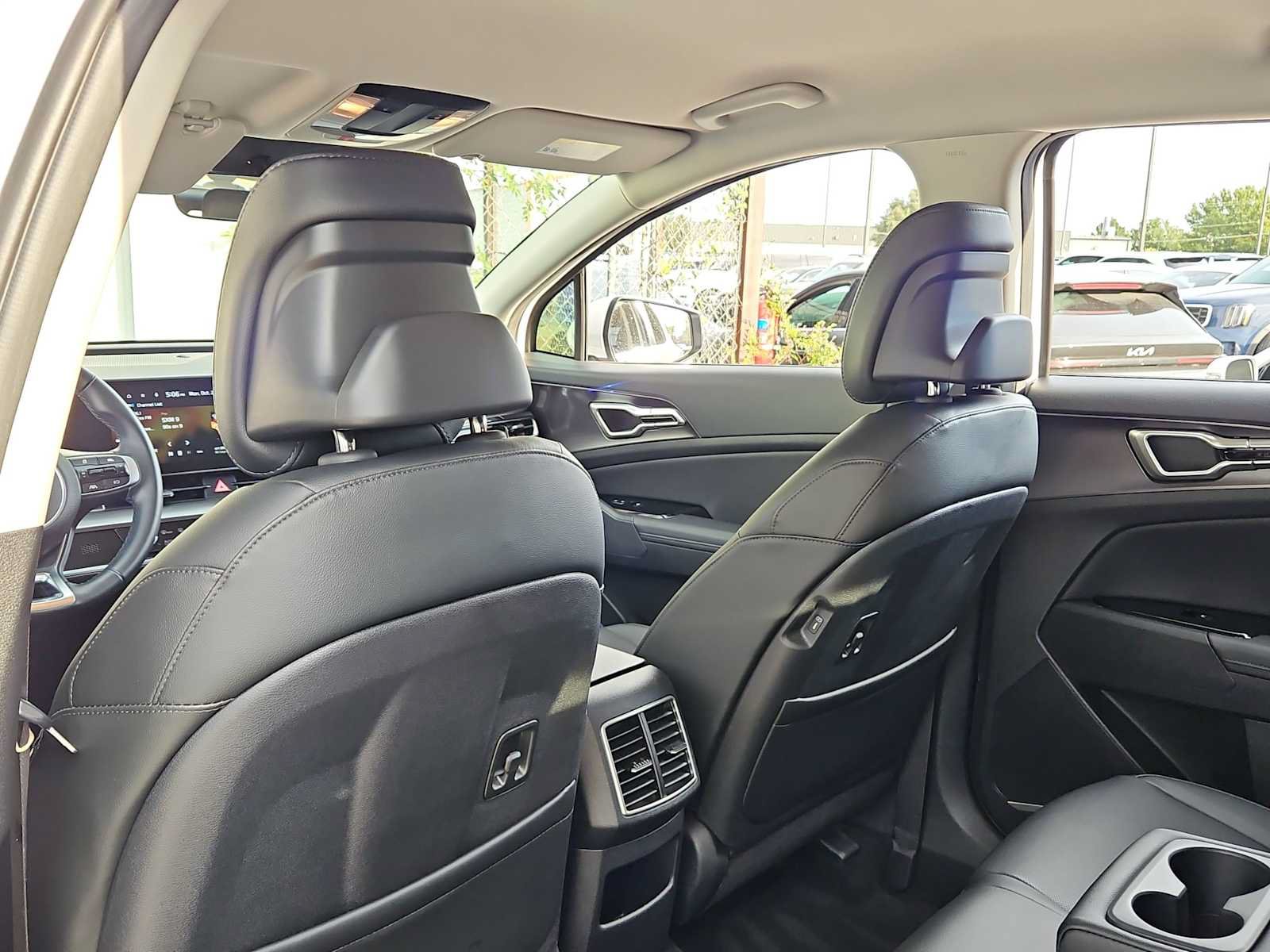 Used 2025 Kia Sportage EX FWD image 18