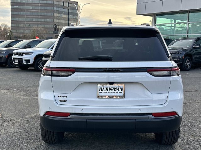 New 2026 Jeep Grand Cherokee Altitude AWD/4WD image 3