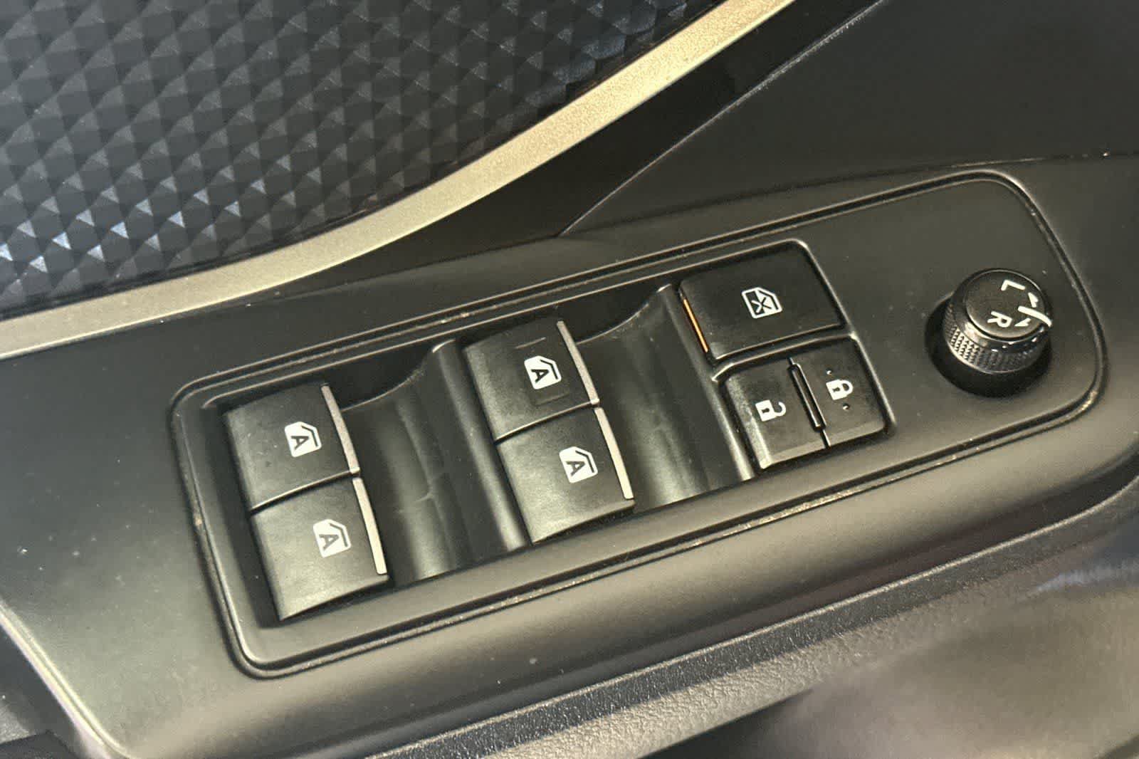 Used 2018 Toyota C-HR XLE FWD image 14