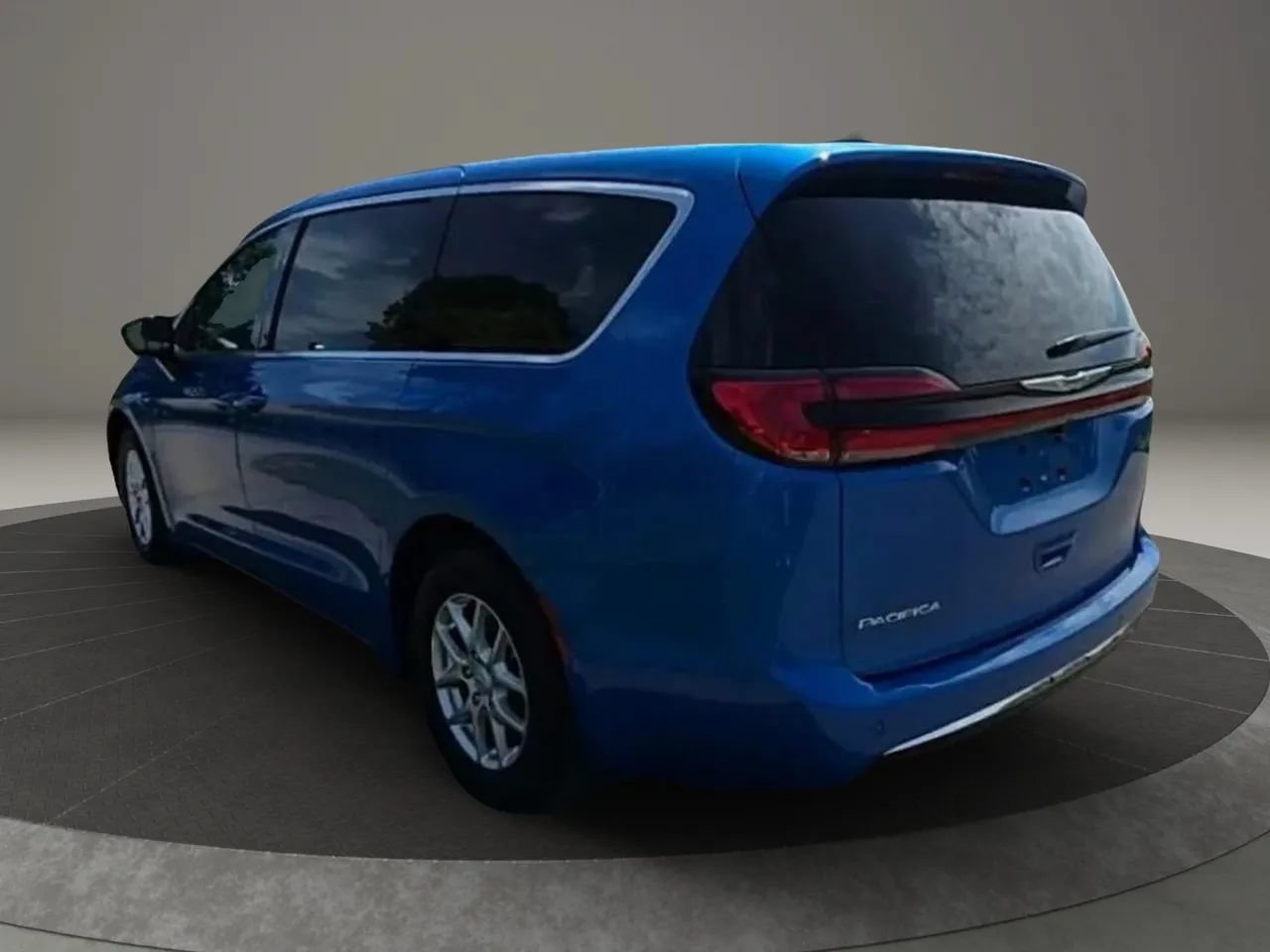 Used 2026 Chrysler Pacifica Select FWD image 4