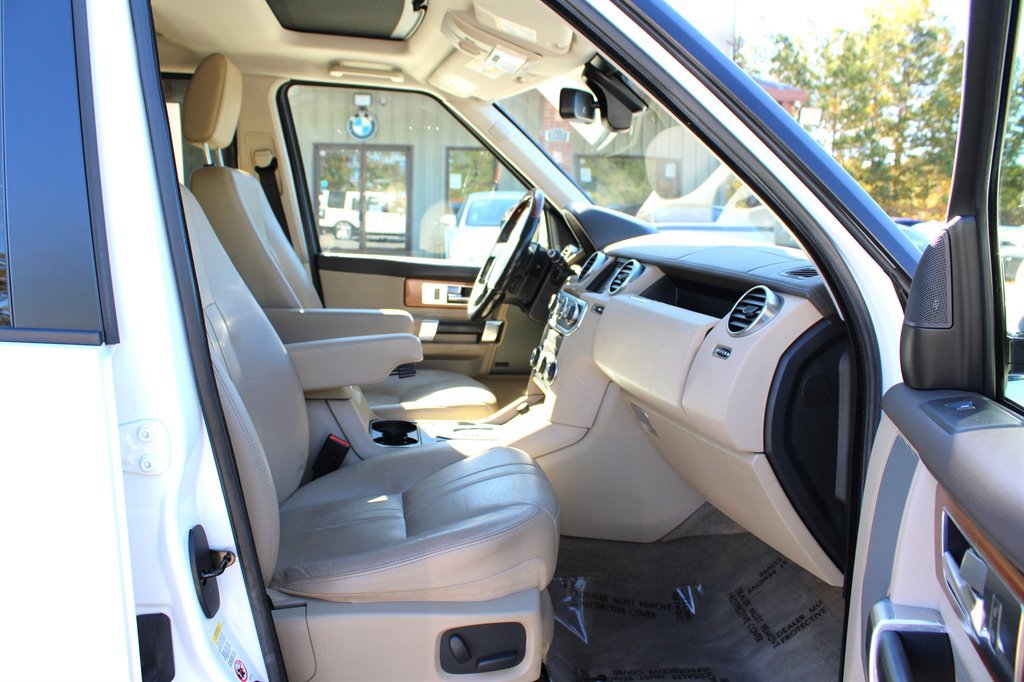 Used 2016 Land Rover LR4 HSE image 18