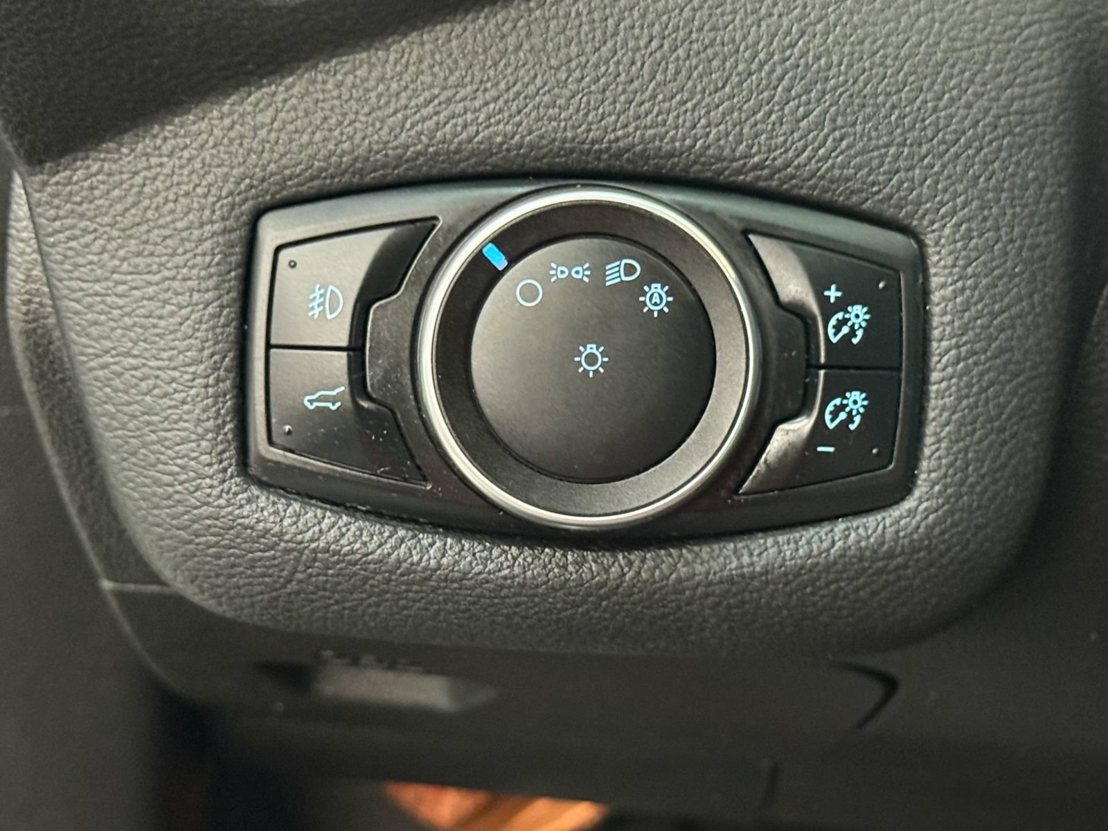 Used 2017 Ford Escape SE AWD/4WD image 27