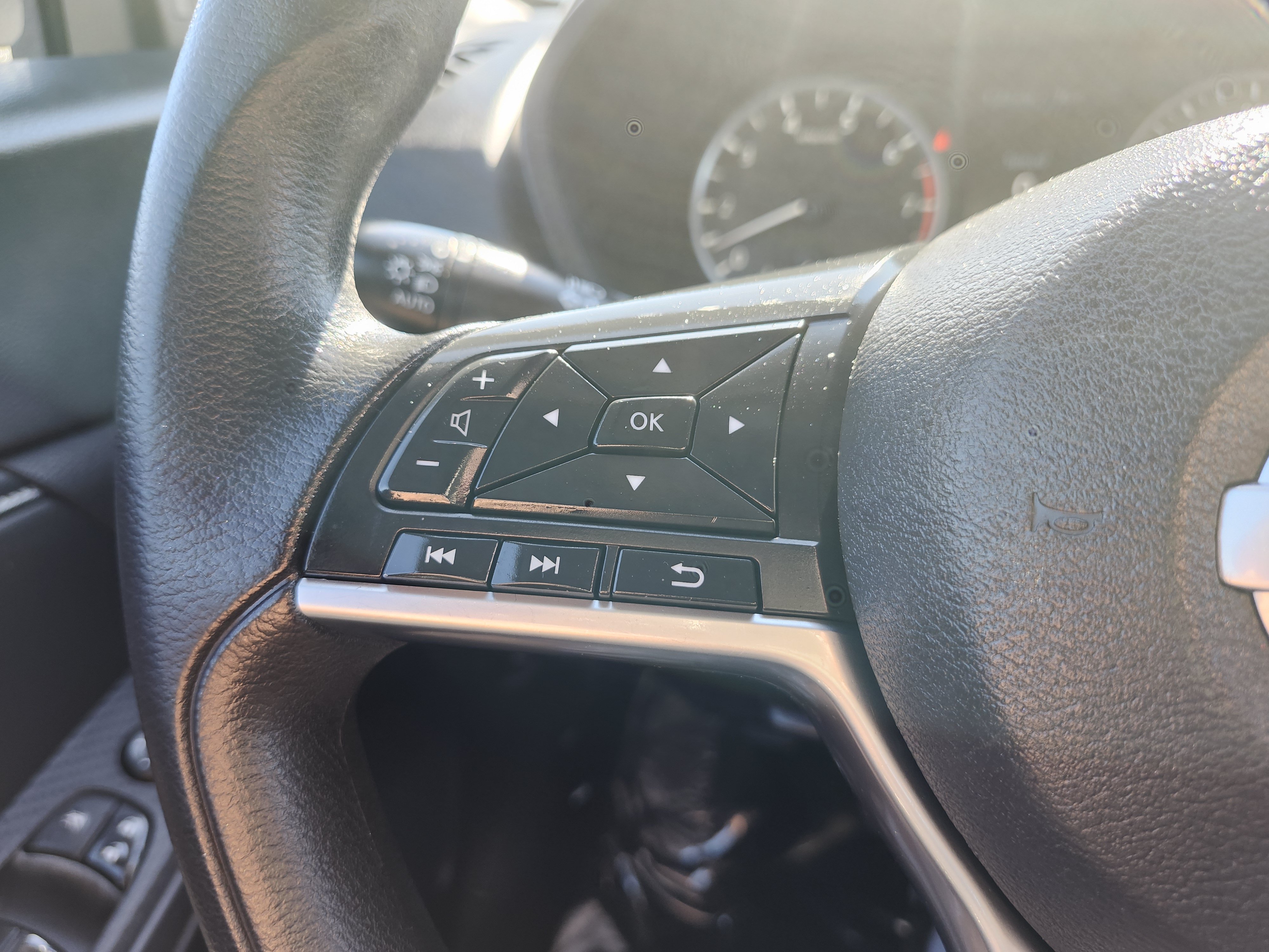 Used 2020 Nissan Sentra S FWD image 30