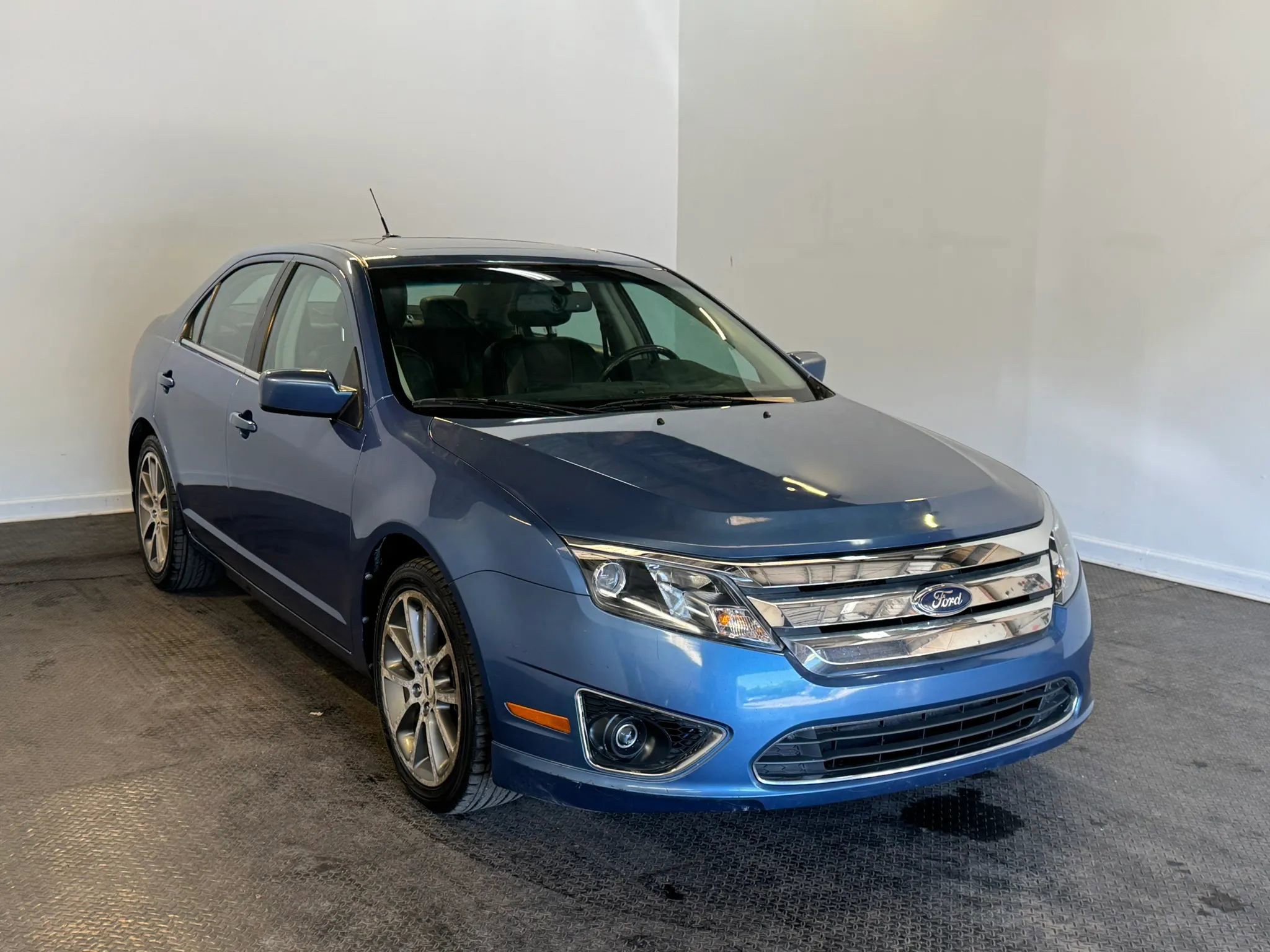 Used 2010 Ford Fusion SEL FWD image 3