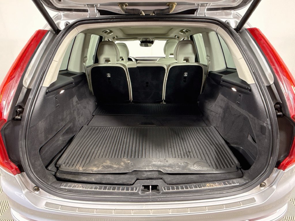Used 2017 Volvo XC90 T5 Momentum w/ Vision Package FWD image 24