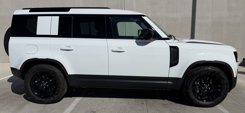 Used 2025 Land Rover Defender 110 S image 3