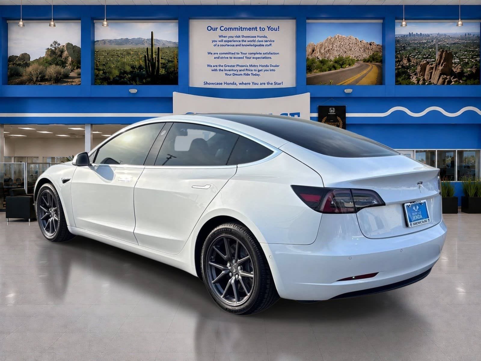 Used 2020 Tesla Model 3 Standard Range RWD image 5
