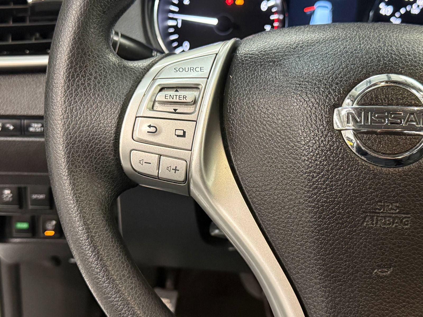 Used 2016 Nissan Rogue SV w/ SV Premium Package AWD/4WD image 30