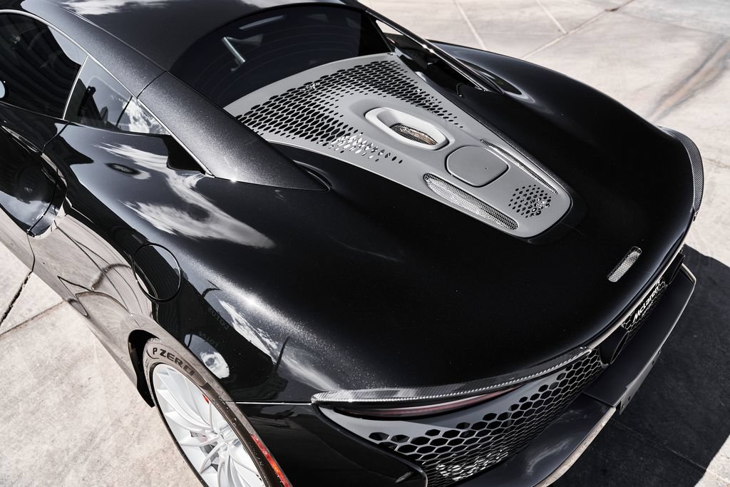 Used 2024 McLaren Artura RWD image 16