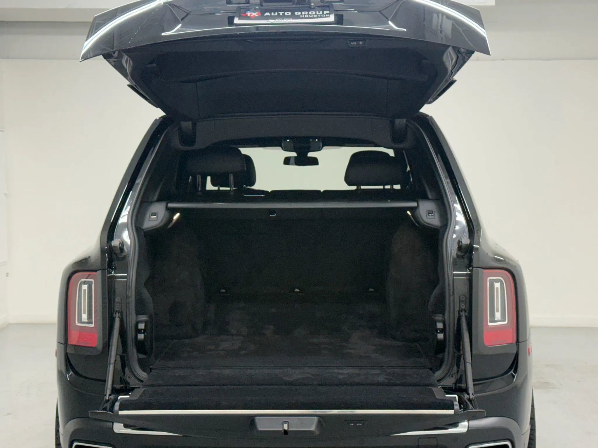 Used 2019 Rolls-Royce Cullinan image 35