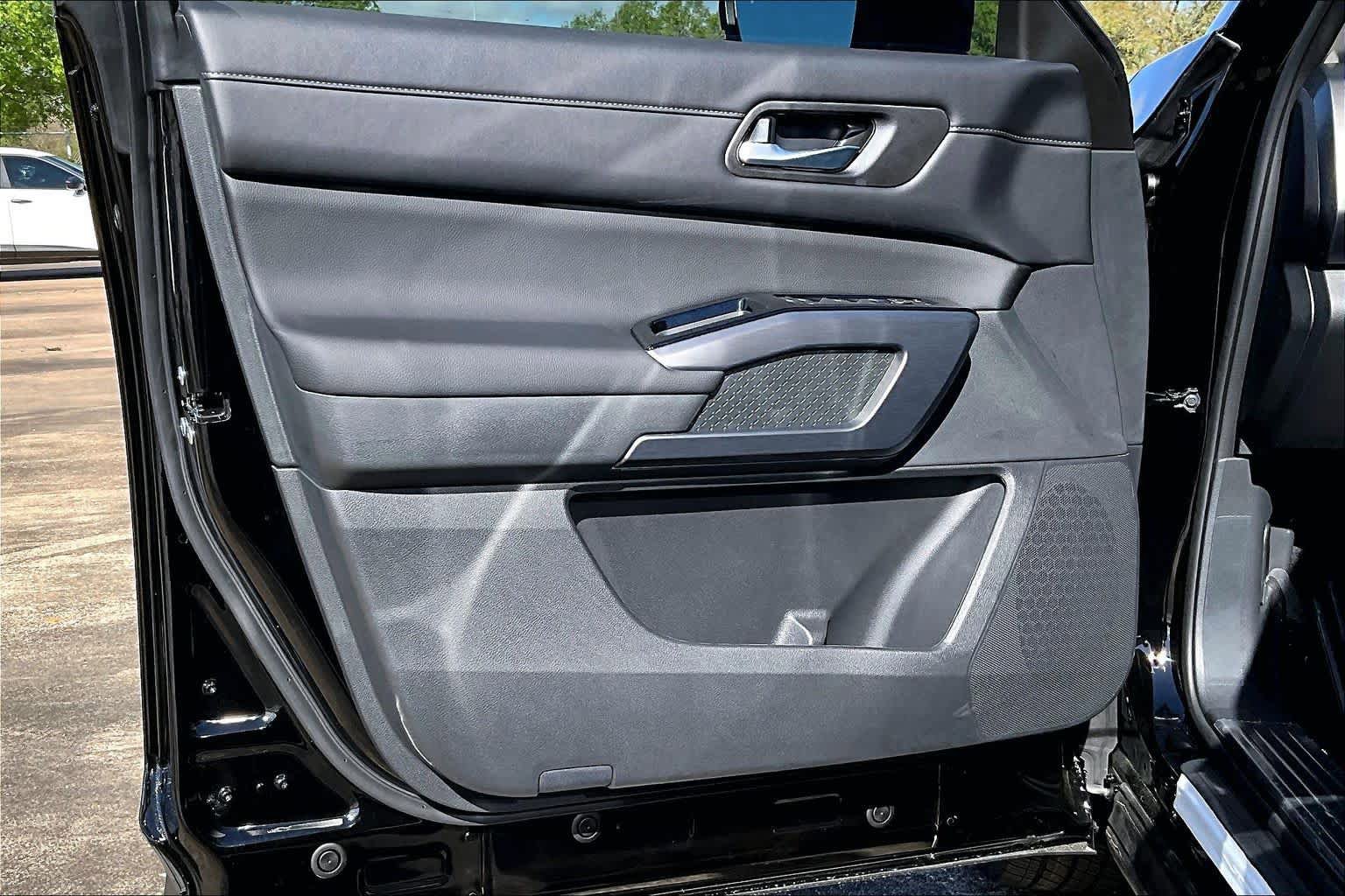New 2026 Nissan Pathfinder SL w/ SL Premium Package FWD image 15