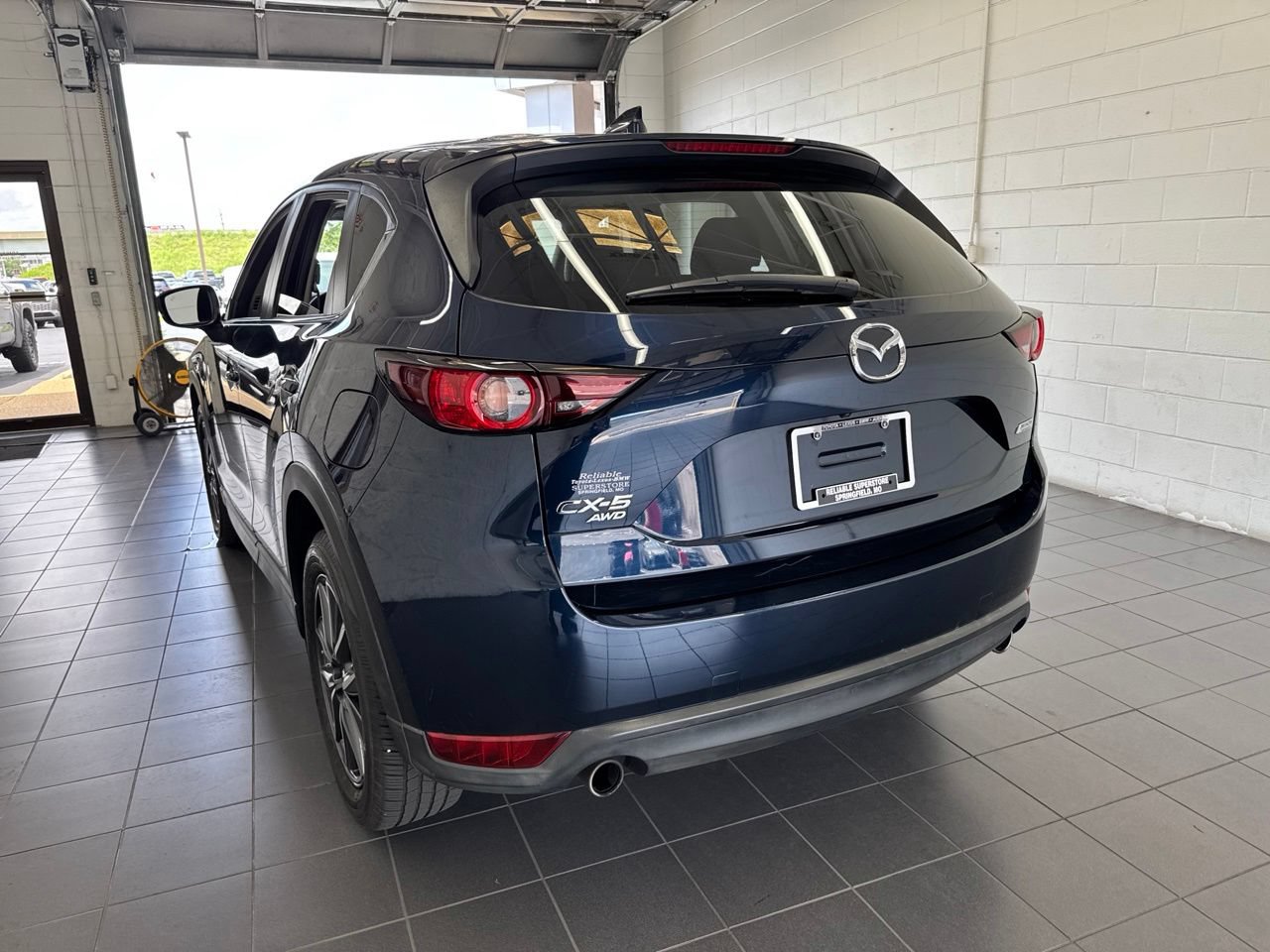 Used 2018 MAZDA CX-5 Touring w/ Preferred Equipment Package AWD/4WD image 6