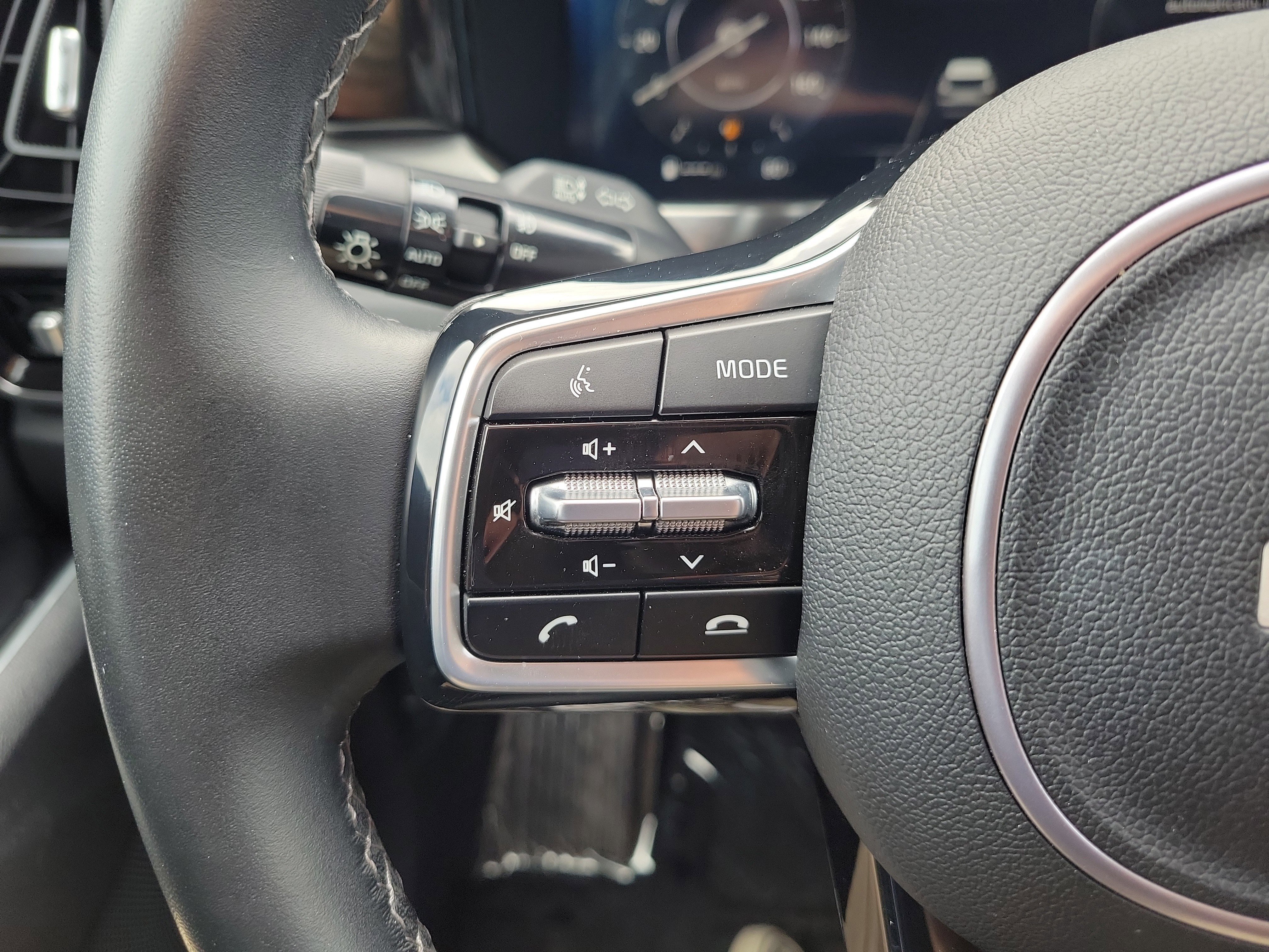 Certified 2023 Kia Sorento SX AWD/4WD image 29