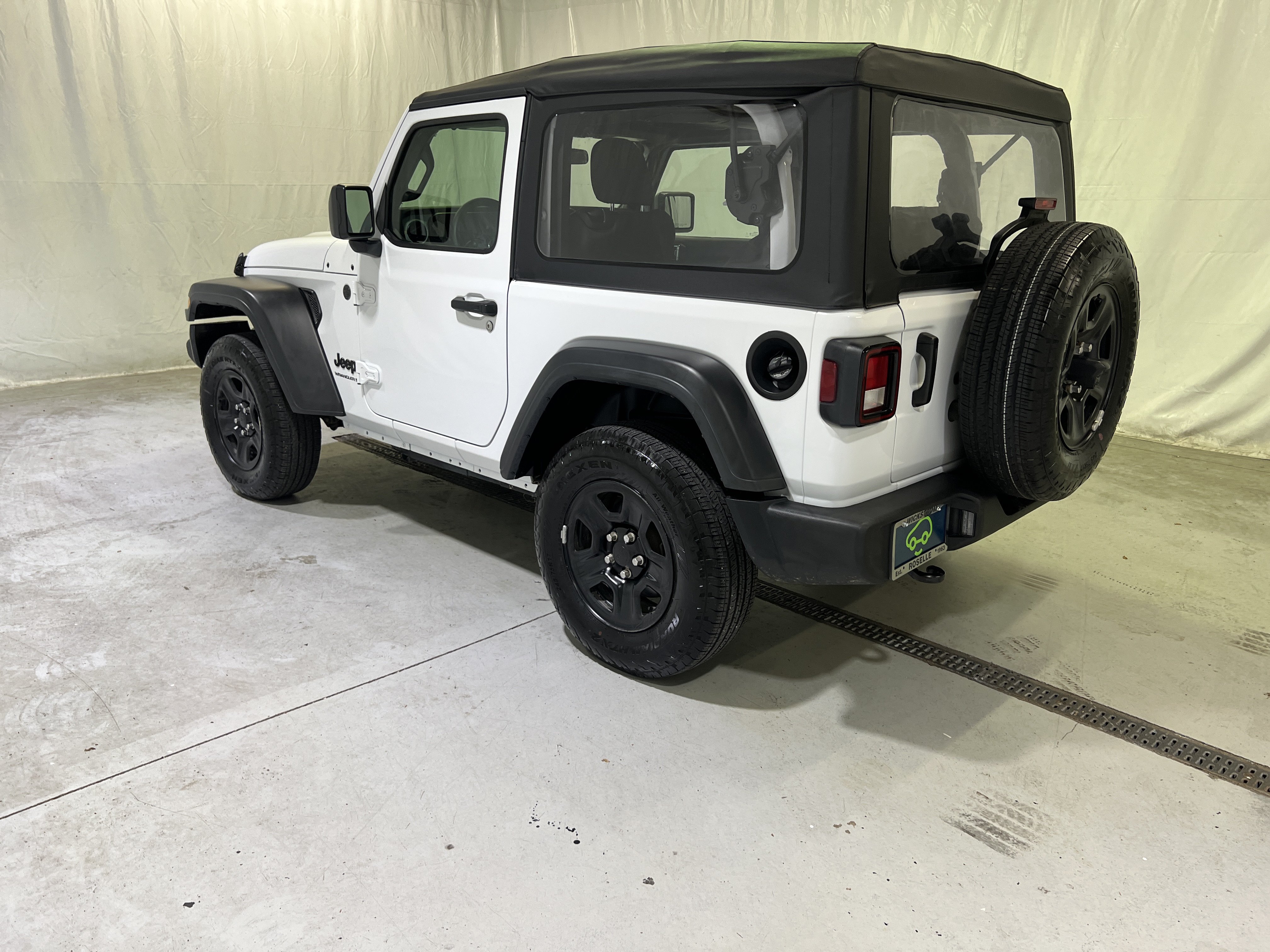 Used 2025 Jeep Wrangler Sport AWD/4WD image 8