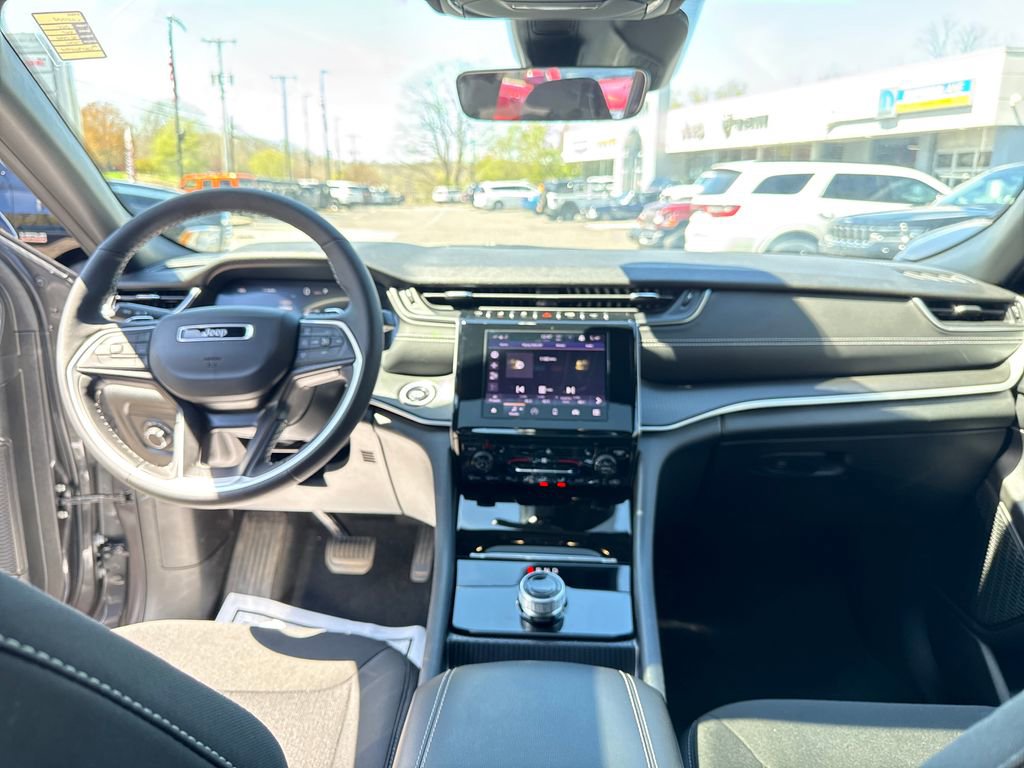 Certified 2025 Jeep Grand Cherokee L Laredo w/ Luxury Tech Group I AWD/4WD image 22