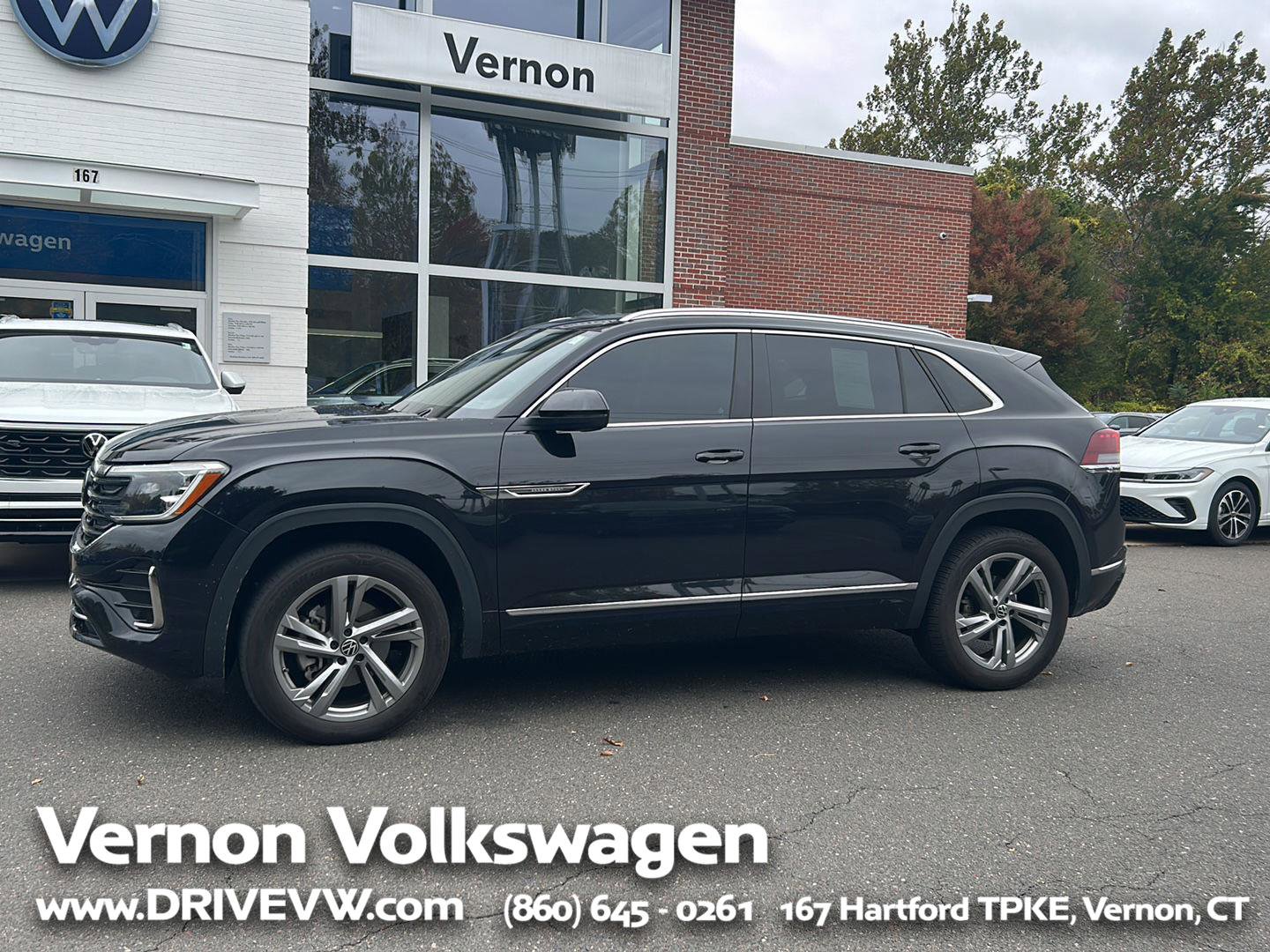 Used 2024 Volkswagen Atlas Cross Sport SEL R-Line image 1