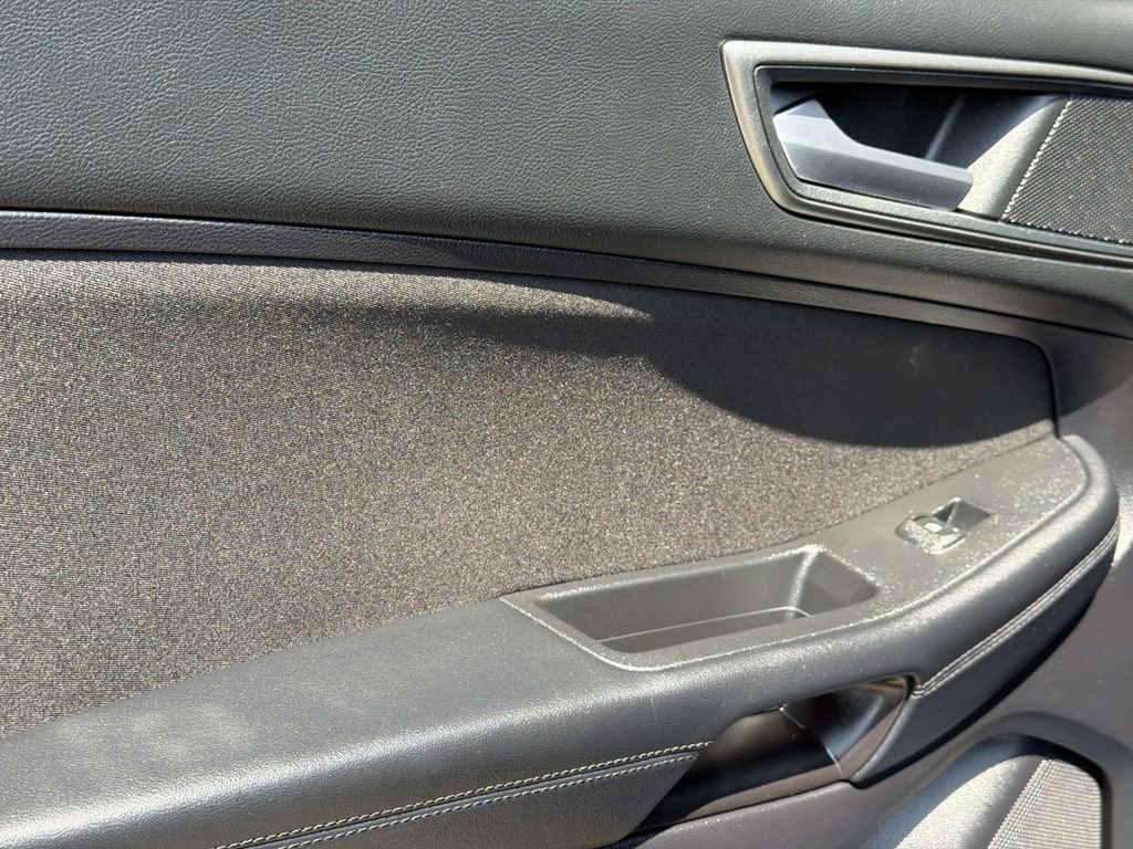 Used 2019 Ford Edge SE image 17