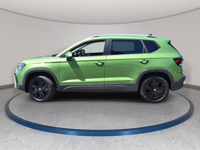 Used 2025 Volkswagen Taos SE FWD image 9