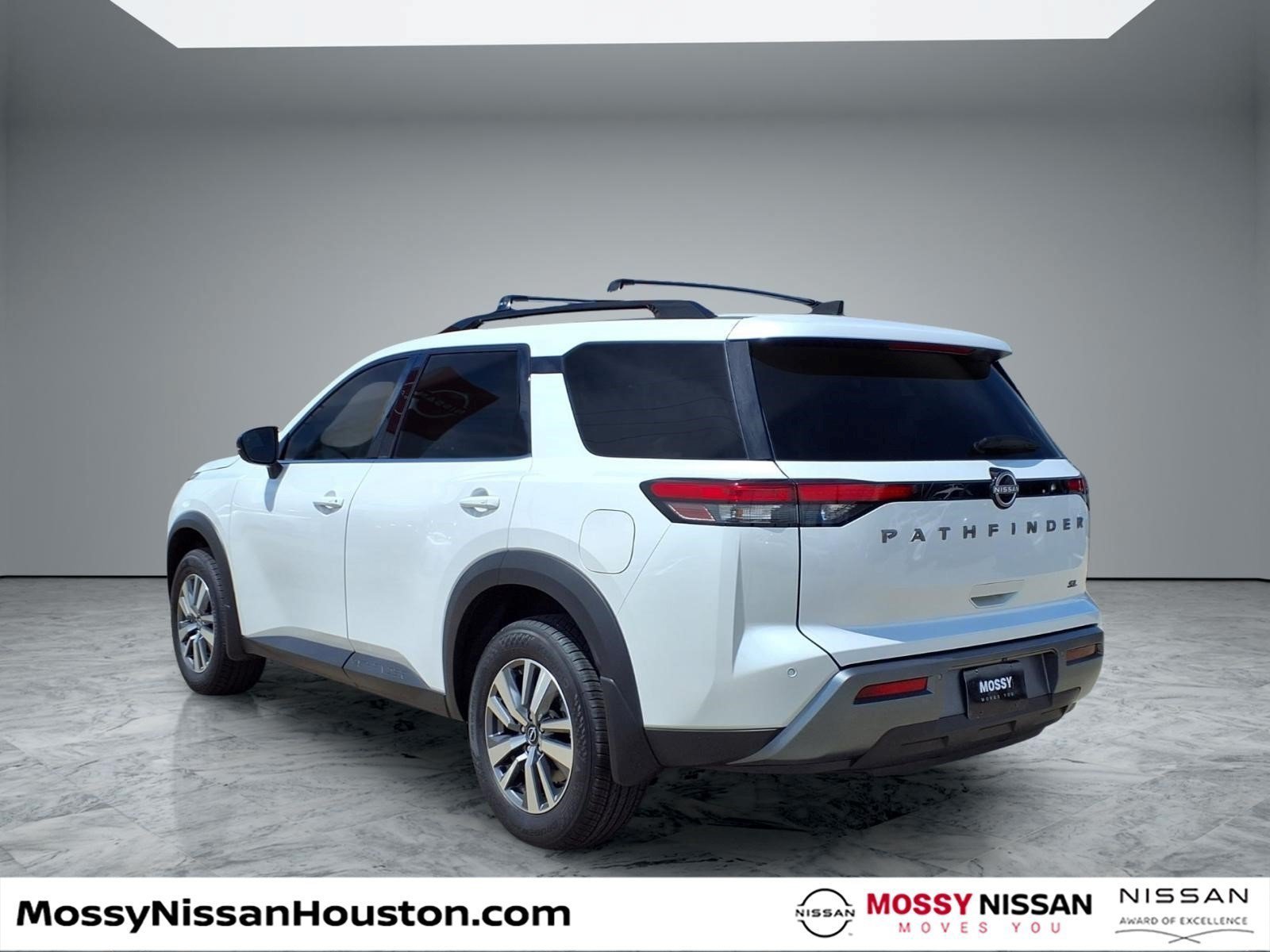 New 2026 Nissan Pathfinder SL FWD image 2